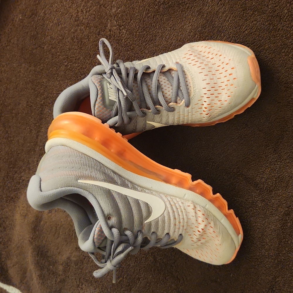 NIKE Air Max womens 6